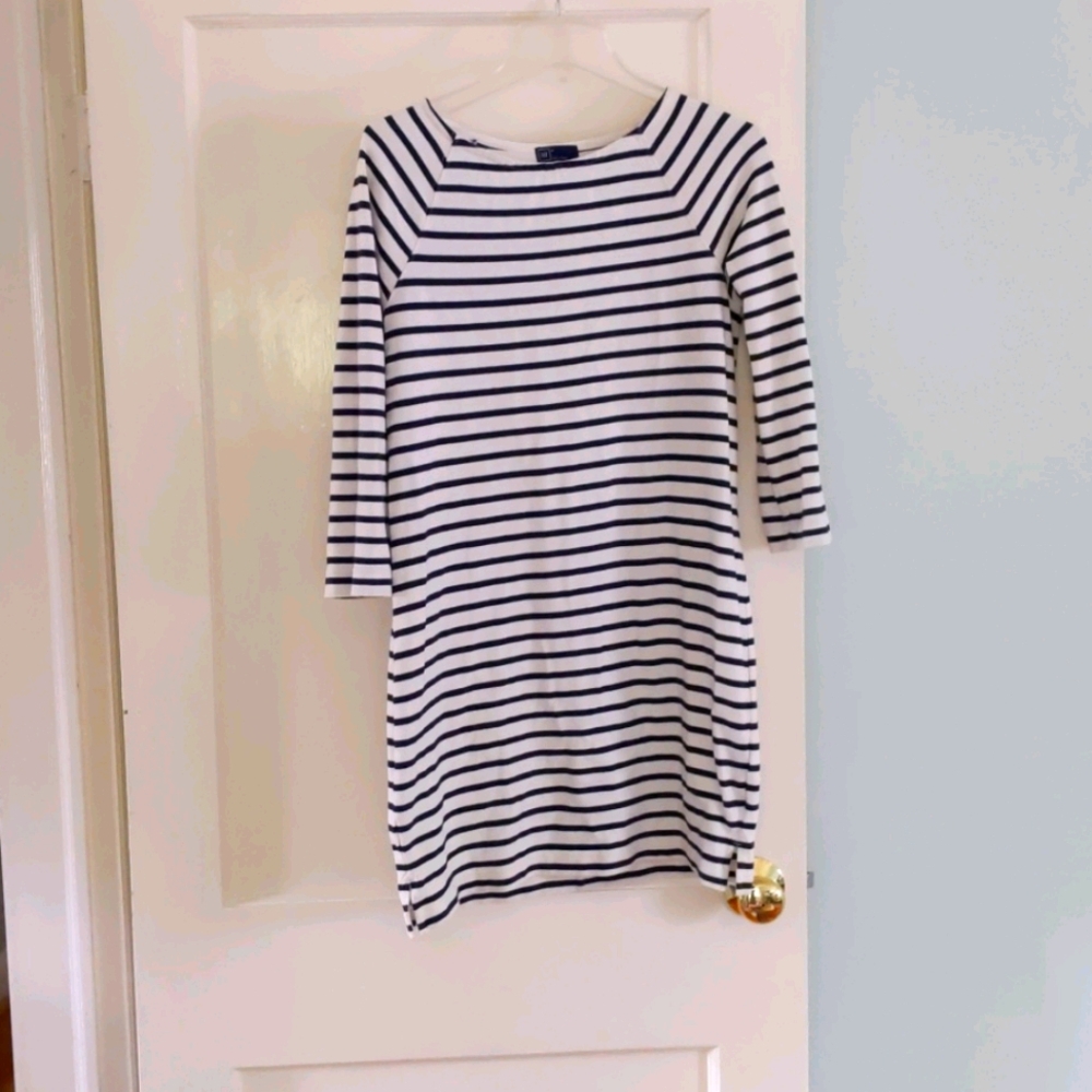 GAP black and white striped 3/4 sleeve shift dress